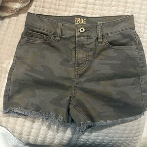 True craft camo shorts